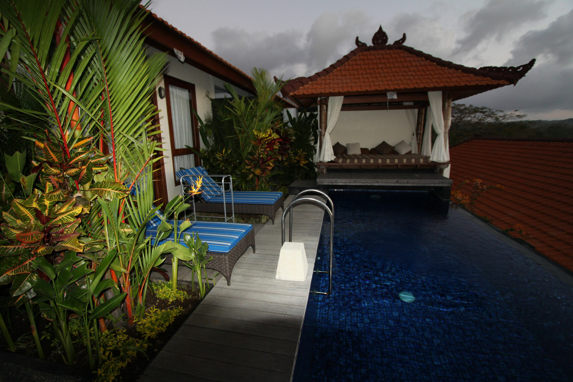 Jimbaran Cliffs Private Pool Hotel & Spa Exterior photo